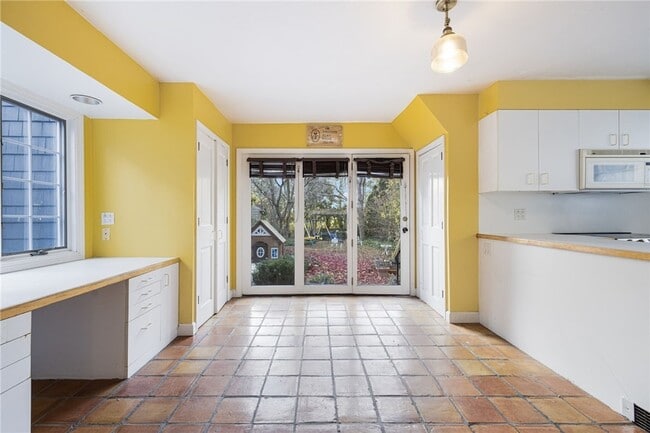 Building Photo - 73 Thames St