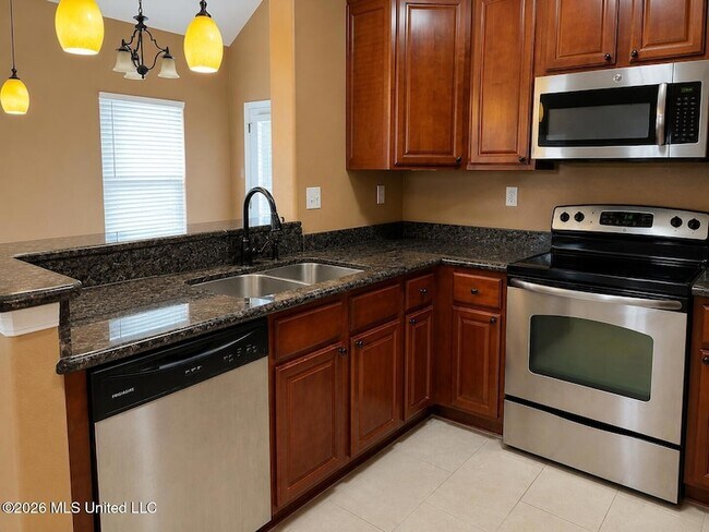 Building Photo - 17063 Palm Ridge Dr