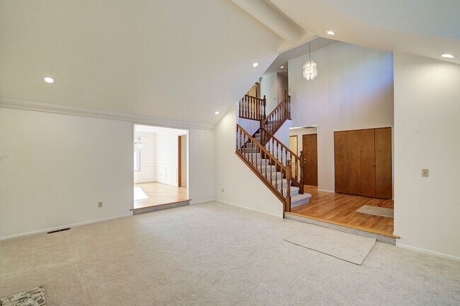 Building Photo - 4Bd/2.5Ba Renton House