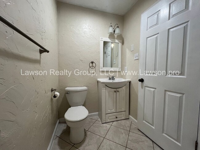 Building Photo - Cozy and Clean on a Cul De Sac-Move In Ready!