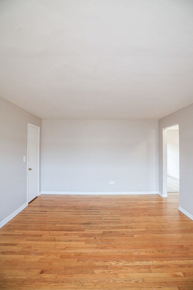 Building Photo - 1660 W Pratt Blvd