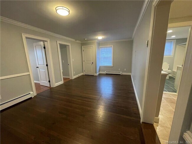 Building Photo - 324 Main St