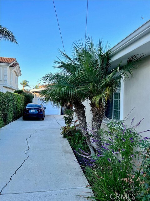 Building Photo - 2213 Bataan Rd