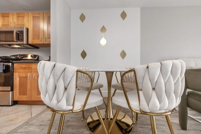 Building Photo - 4307 W Kennedy Blvd