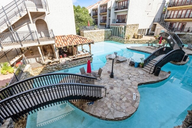 Building Photo - 1111 W 46th St