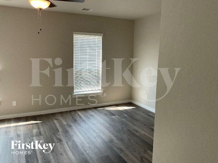 Building Photo - 337 N Centro Cir