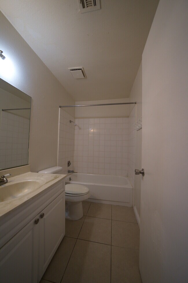 Building Photo - 5282 S Maryland Pkwy