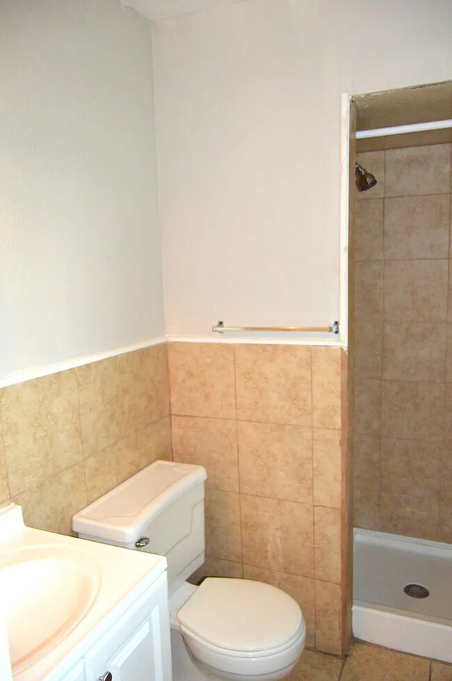 Building Photo - 5729 Emerson Dr