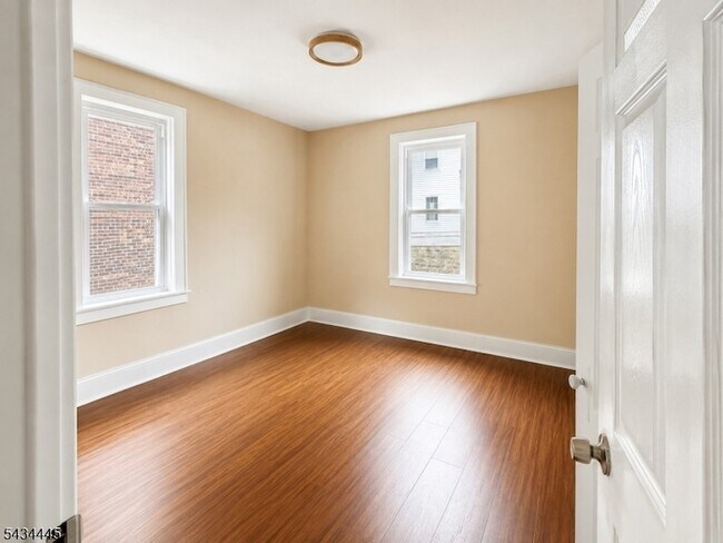 Building Photo - 137 Hammond Ave
