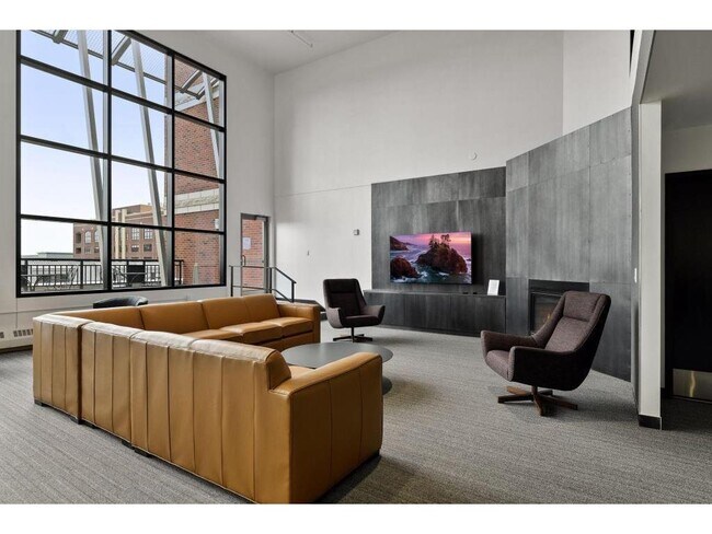 Building Photo - 401 N 2nd St