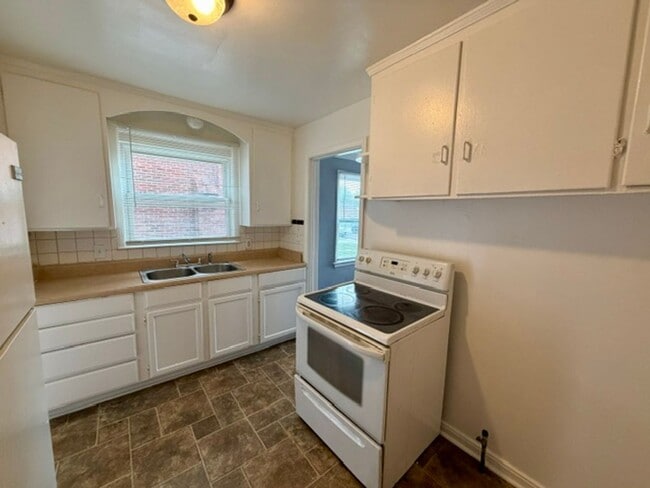 Building Photo - 15328 Kentfield St