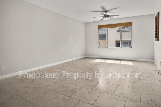 Building Photo - 2234 Capistrano Way