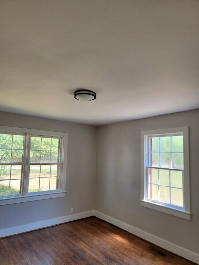 Building Photo - $500 off one month with 18 month lease!!! ...