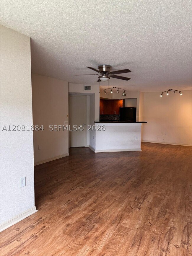 Building Photo - 12980 Vista Isles Dr