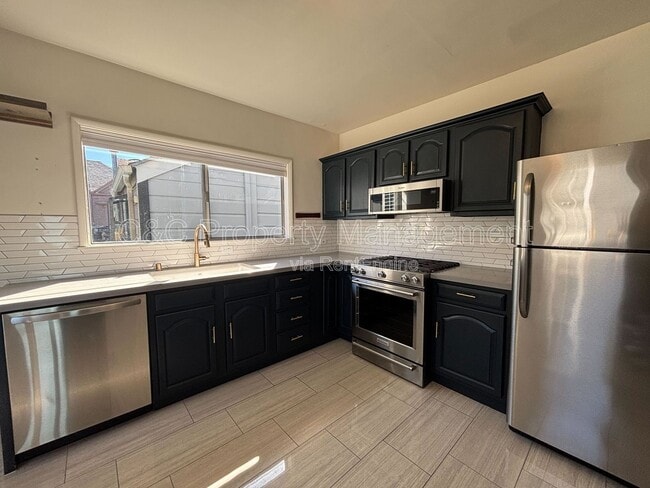 Building Photo - 846 42nd St