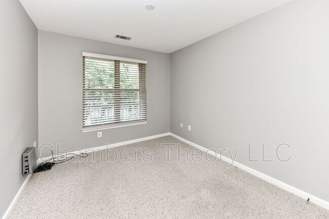 Building Photo - 1851 Stratford Park Pl