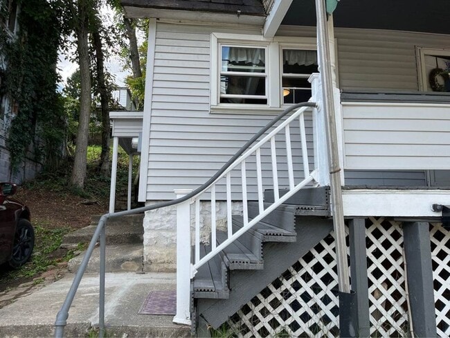 Building Photo - Two bedroom in the Bentworth School DIstrict!