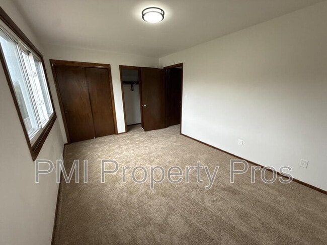 Building Photo - 8150 S 88th St