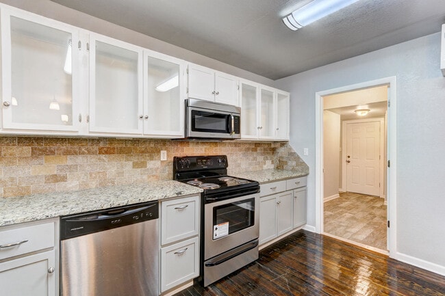 Building Photo - Remodeled Retreat w/ Covered Patio, Front ...