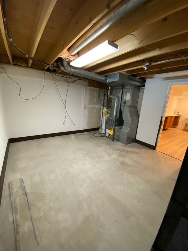 Building Photo - Three bedroom, Two+bathroom Townhouse Loca...