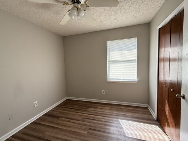 Building Photo - Charming 3/2 in Orange Park