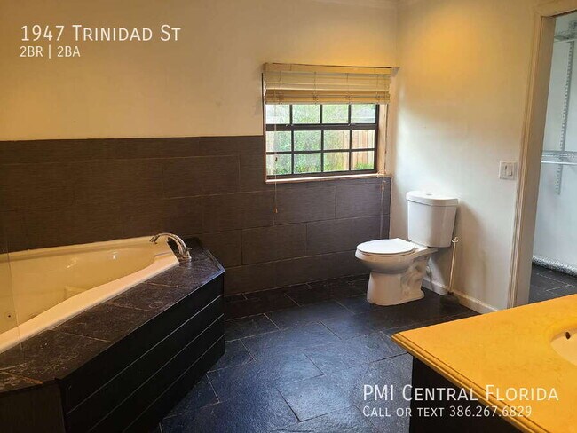 Building Photo - 1947 Trinidad St