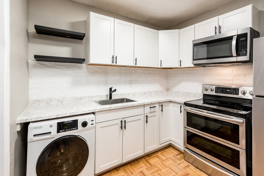 Building Photo - 1416 W Clarendon Ave