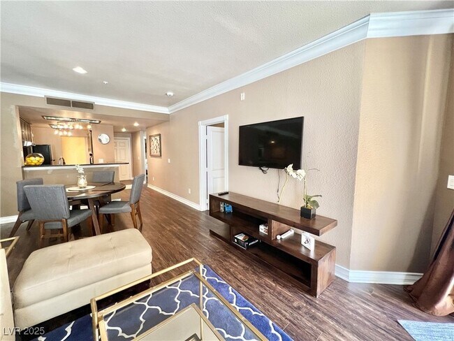 Building Photo - 230 E Flamingo Rd