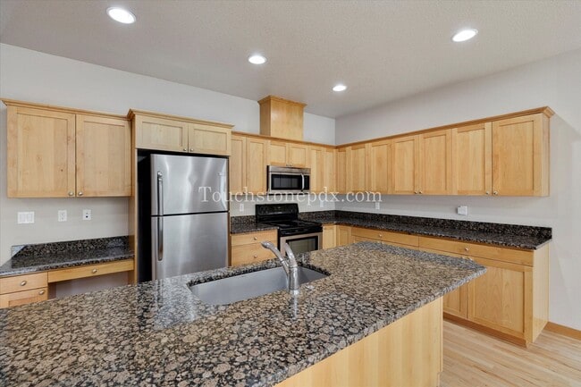 Building Photo - Radiant 3-bedroom Home in Downtown Canby