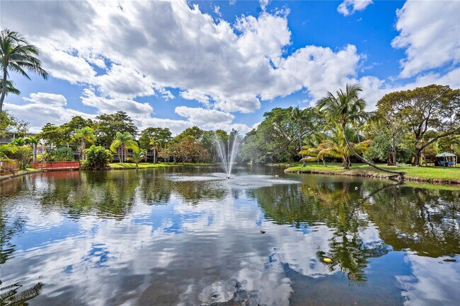 Building Photo - 777 SE 2nd Ave