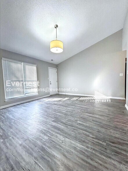 Building Photo - 2721 Fairstone Ave