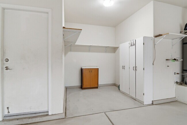 Building Photo - Comfortable single-story living! This inviting 3-bed, 2-bath home offering 1,756 sq ft with fully...