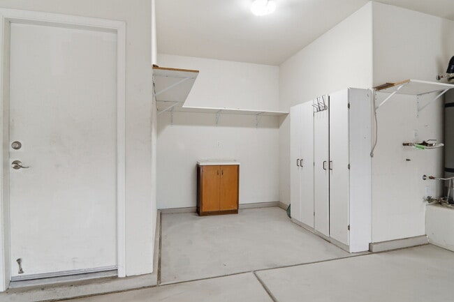 Building Photo - Discover comfortable single-story living in this inviting 3-bedroom, 2-bathroom home offering 1,7...