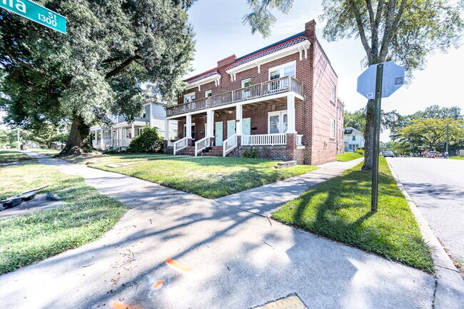 Building Photo - 2601 2nd Ave