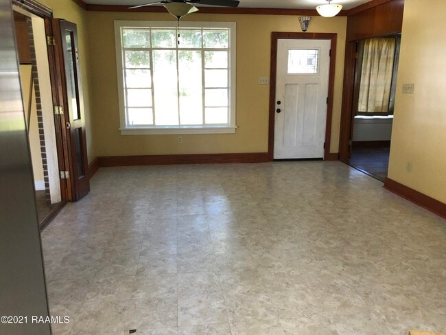 Building Photo - 505 St Camille St