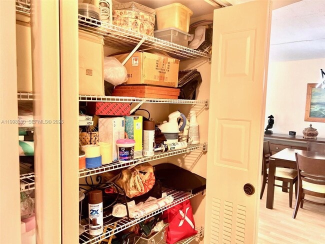 Building Photo - 2841 Somerset Dr