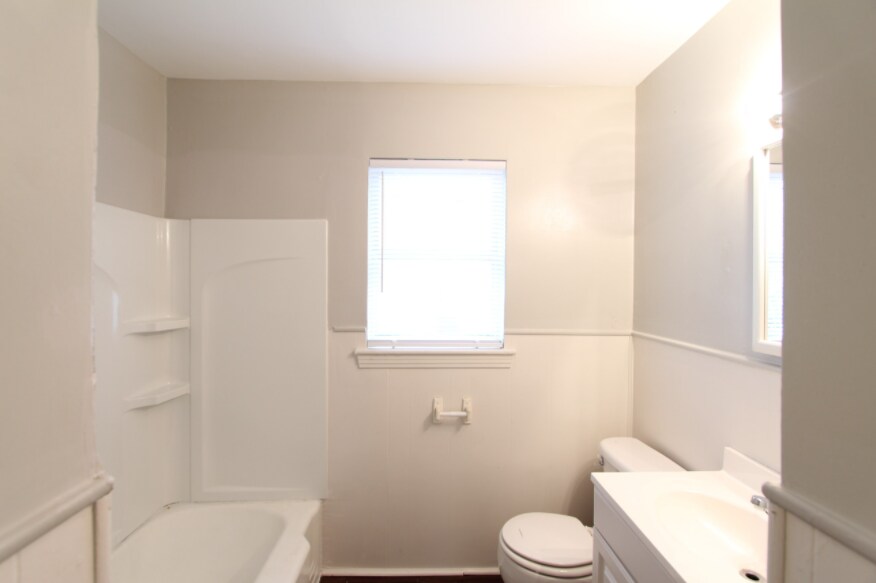 Building Photo - 816 Vanderbilt St