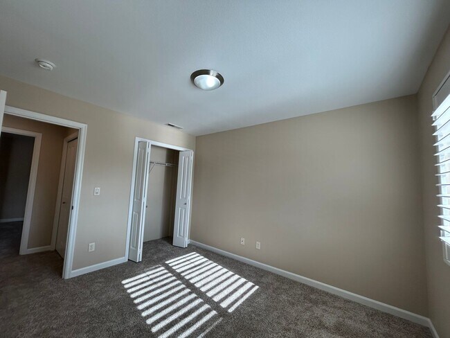 Building Photo - Gorgeous 4 Bed, 2.5 Bath Tuscany Home!