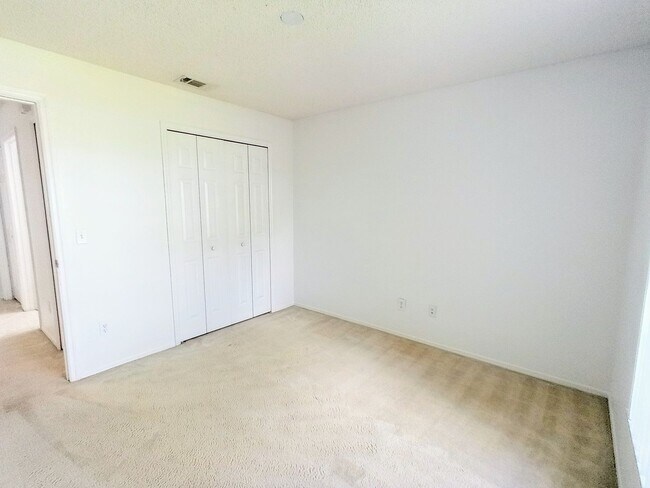 Building Photo - SUMMER SPECIAL 1/2 OFF FIRST MONTH'S RENT ...