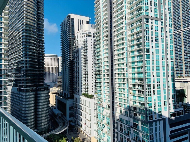 Building Photo - 1250 S Miami Ave