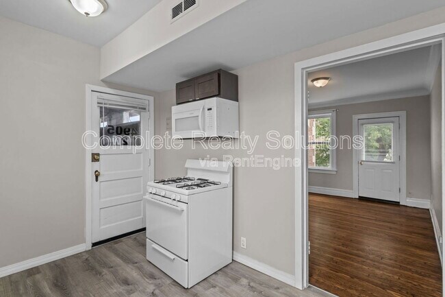 Building Photo - 4905 Winona Ave