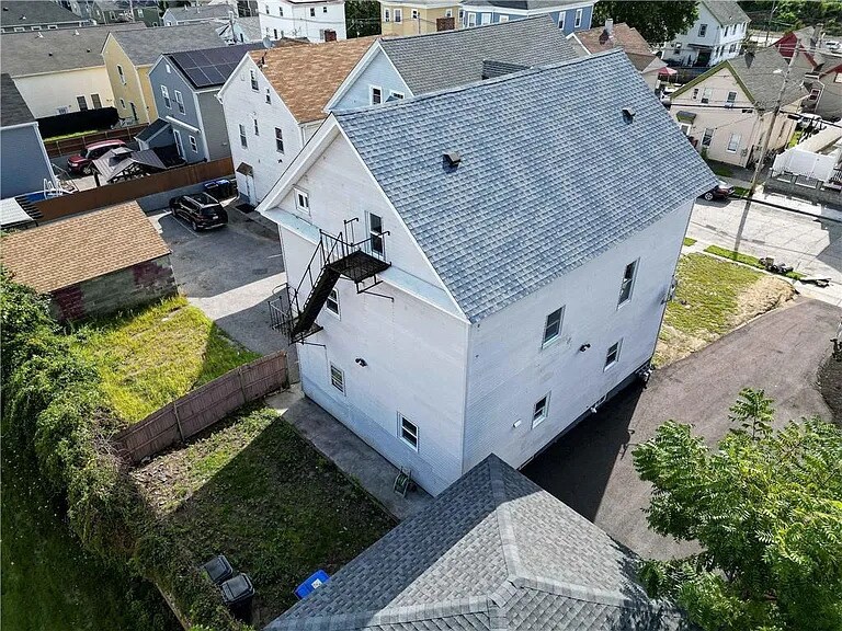 Building Photo - 213 Pavilion Ave