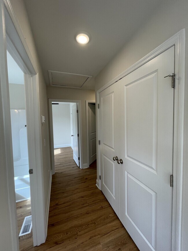 Building Photo - 1703 S Lyerly St