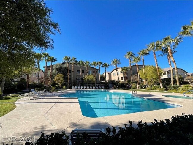 Building Photo - Gated 2 bedroom Southwest Condo