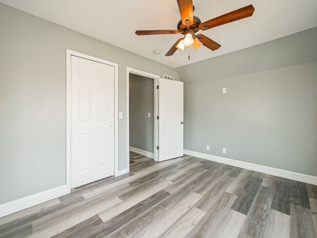 Building Photo - 11-13 MOHAWK RD