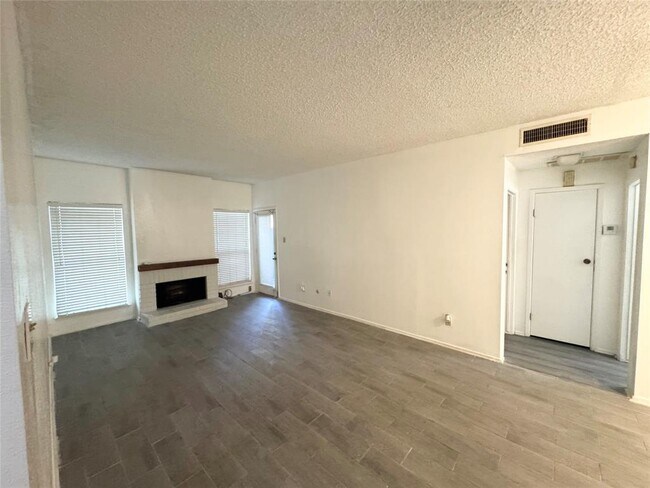 Building Photo - 10049 Westpark Dr