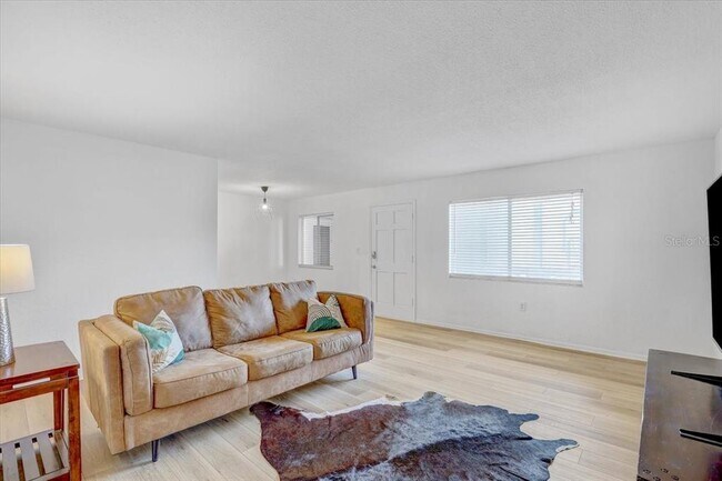 Building Photo - 350 79th Ave N