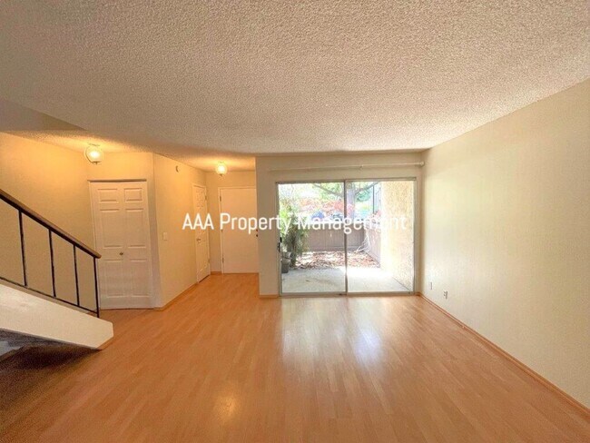 Building Photo - 1861 Olmo Way