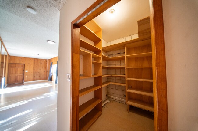 Building Photo - 8639 Crescent Dr