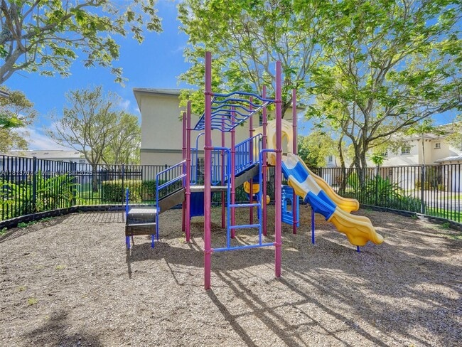 Building Photo - 1215 Lucaya Dr